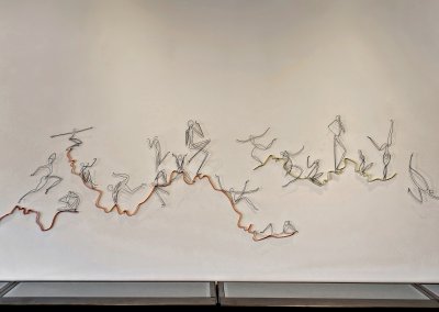 Pamela Merory Dernham, Fiddling While Rome Burns, 2017, wire sculpture