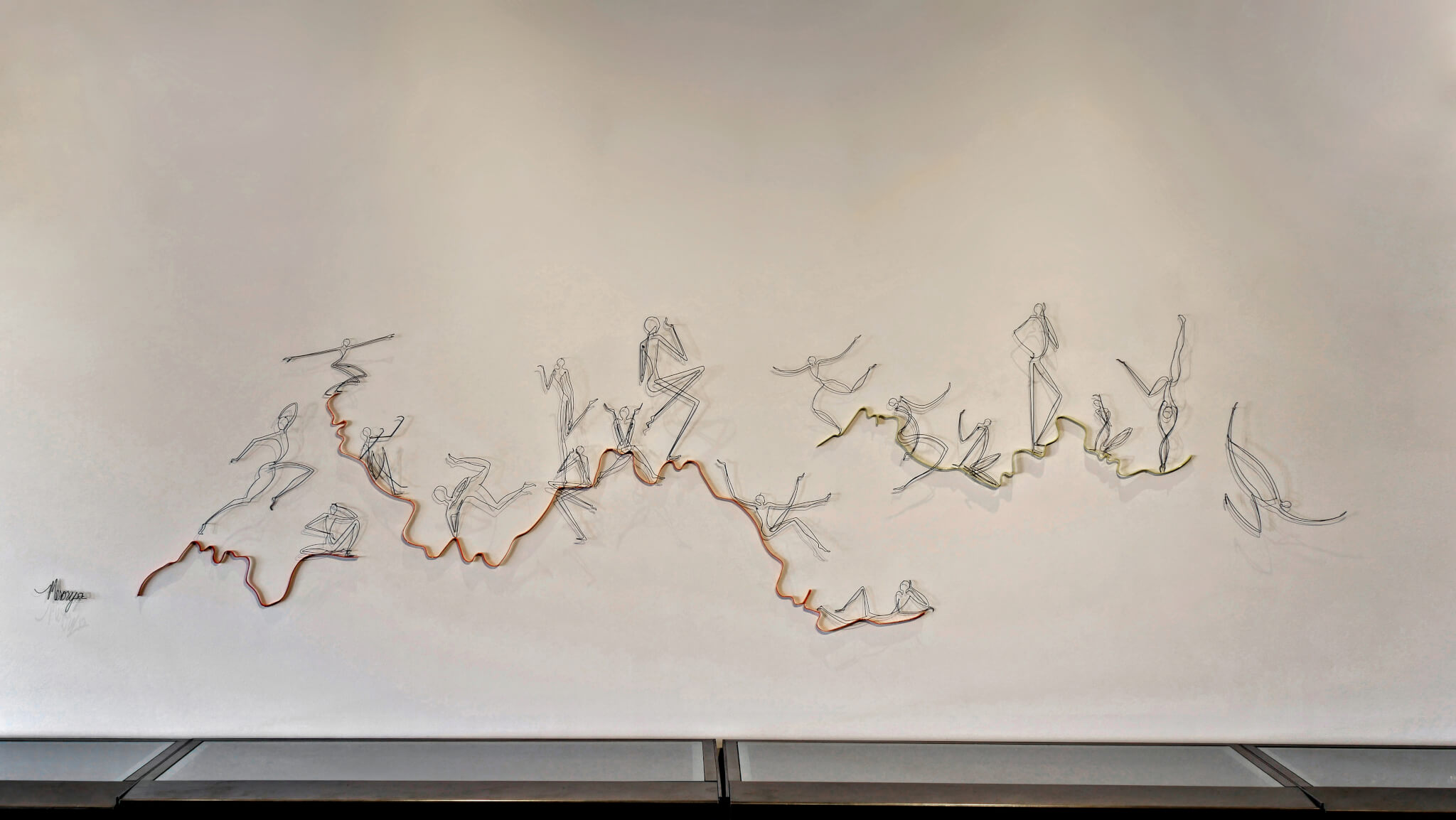 Pamela Merory Dernham, Fiddling While Rome Burns, 2017, wire sculpture